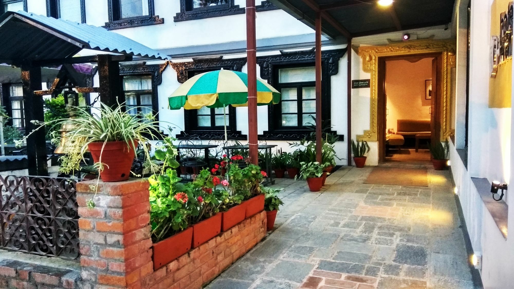 Hotel Heranya Catmandu Exterior foto